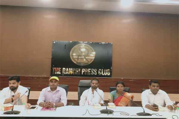 झारखंड में किसान हो रहे हैं उपेक्षित, बाजार में मिल रहा ब्लैक में यूरिया