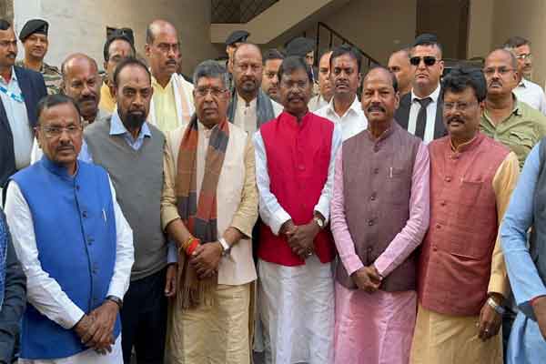 पदभार ग्रहण के बाद आदित्य साहू पहुंचे जमशेपुर, लापता कैरव गांधी के परिजनों से मिले