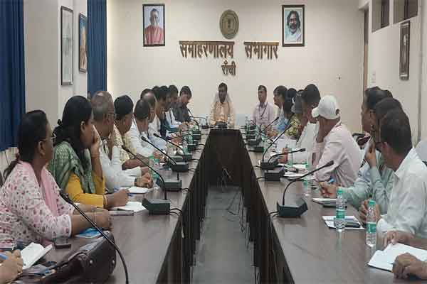 रांची DC ने की मैराथन से लेकर रथ यात्रा व फ्लाईओवर उद्घाटन तक पर बैठक
