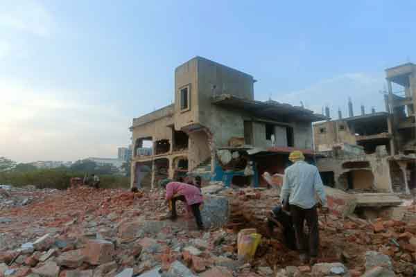 आशियाना उजड़ा... खुशियां आंसू बनकर बह रहे, अब कैसे मनेगा क्रिसमस