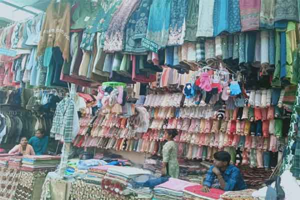 रांची में सजा पोताला मार्केट, आए गए रंग-बिरंगे गर्म कपड़े