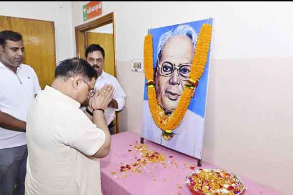 जेपी के आह्वान से भयभीत इंदिरा गांधी ने लगाया था आपातकालः कर्मवीर सिंह