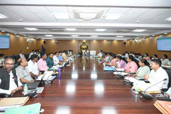 झारखंड में नीली क्रांति को दिया जाएगा बढ़ावा, मंत्री का निर्देश - निदेशालय की बजाए फील्ड में जाएं