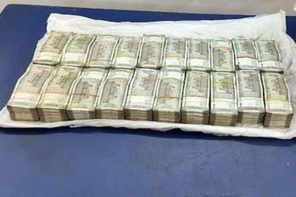 कोडरमा: GRP ने 40 लाख रुपये जब्त किए, कोलकाता जा रहे बिहार के युवक को पकड़ा