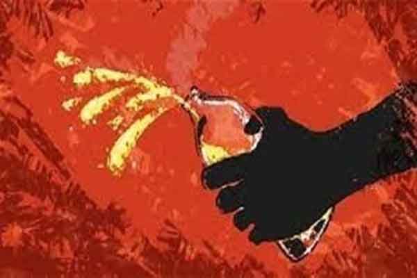 रांची: लड़की के ऊपर एसिड अटैक, हॉस्पिटल में भर्ती