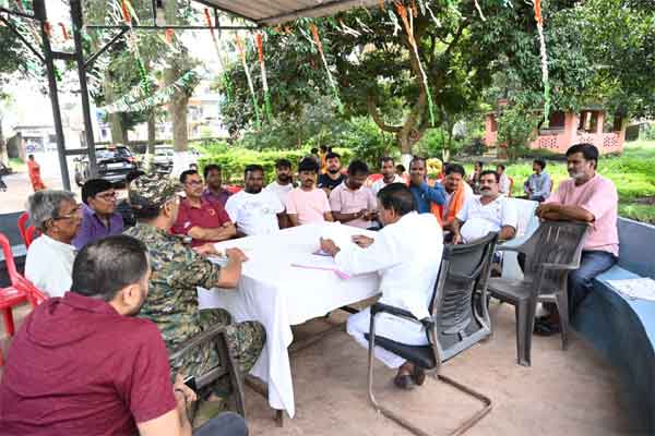 मांडर, चान्हो और बेड़ों में शांति समिति बैठक में शामिल हुए बंधु तिर्की