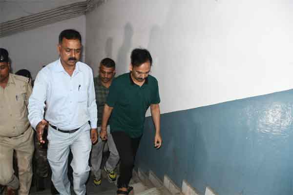 IAS विनय चौबे से पूछताछ के लिए ACB ने मांगी 7 दिनों की रिमांड