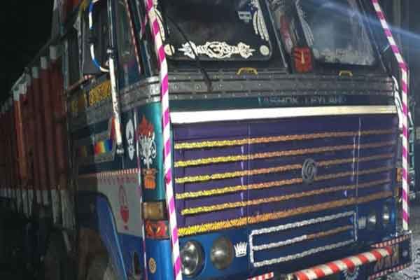 रांची पुलिस की बड़ी कार्रवाई: लोअर बाजार से भारी मात्रा में प्रतिबंधित मांस जब्त, दो ट्रक पकड़े गए