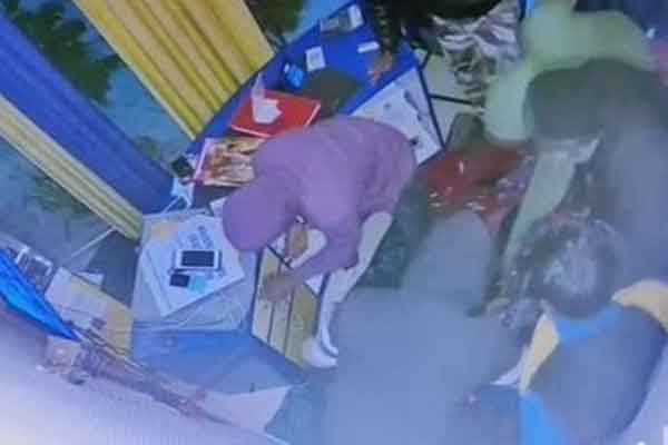 चतरा: पेट्रोल पंप पर अपराधियों ने कर्मियों को बंधक बनाकर पीटा, 3 लाख लूट ले गये