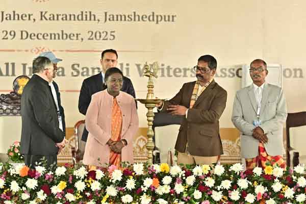 राष्ट्रपति द्रौपदी मुर्मू ने संथाली गीत गाकर लोगों को किया आत्मविभोर, जाहेर थान में की पूजा