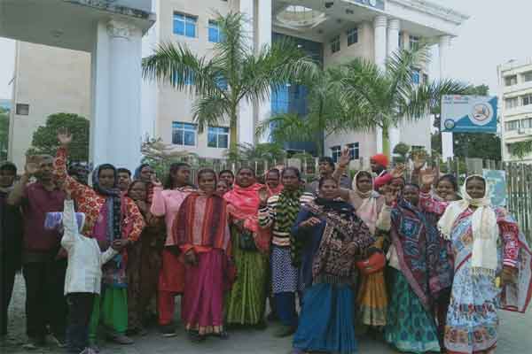 ITI बस स्टैंड में अतिक्रमण हटाने के विरोध में लोग पहुंचे नगर निगम