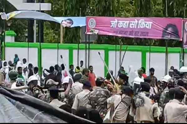 साहेबगंज: भोगनाडीह में ग्रामीणों व पुलिस के बीच झड़प, लाठीचार्ज
