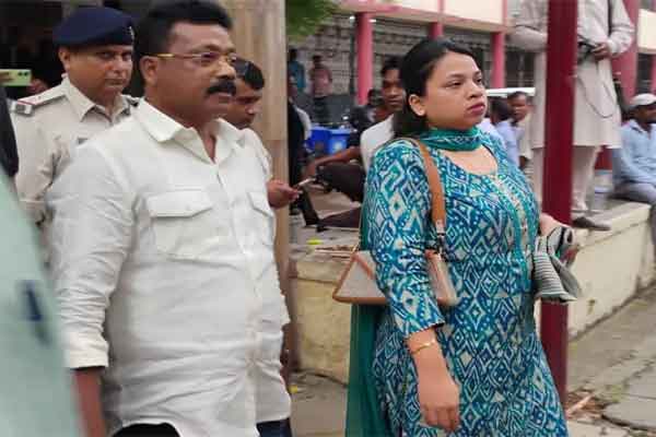 पूर्व मंत्री एनोस एक्का, पत्नी मेनन को 7 साल व रांची के पूर्व LRDC कार्तिक प्रभात को 4 वर्ष की सजा