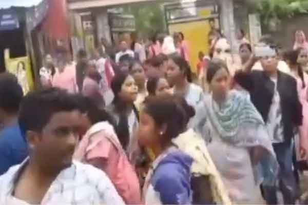 रांची: डिबडीह में धार्मिक स्थल की दीवार तोड़े जाने पर भारी हंगामा, तनाव के बाद पुलिस बल तैनात