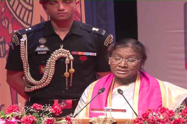 डॉक्टर व्यवहार में क्लीनिकल न रहे, सहानुभूति के साथ सलाह दें : राष्ट्रपति