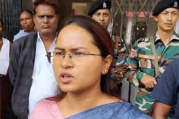 चान्हो प्रखंड कार्यालय में मंत्री का औचक निरीक्षण, BDO-CO समेत कई कर्मचारी अनुपस्थित