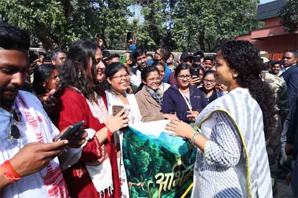 CGL अभ्यर्थियों ने CM आवास में मनाया जश्न, कहा - सीएम के प्रयास से मिला न्याय