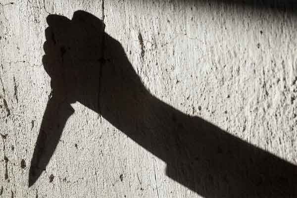सिमडेगा: महिला का गला धारदार हथियार से काटा, अस्पताल में भर्ती