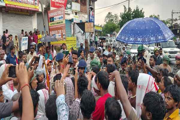 बंद में राजधानी का लगभग हर चौराहा रहा जाम, राहगीर हुए परेशान