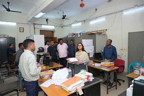 कृषि मंत्री ने किया नेपाल हाउस का औचक निरीक्षण, बंक मारने वाले कर्मियों को होगा शोकॉज