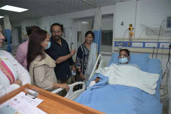 मंत्री शिल्पी नेहा अस्पताल में हॉकी खिलाड़ी विमल लकड़ा से मिलीं, हरसंभव मदद का आश्वासन