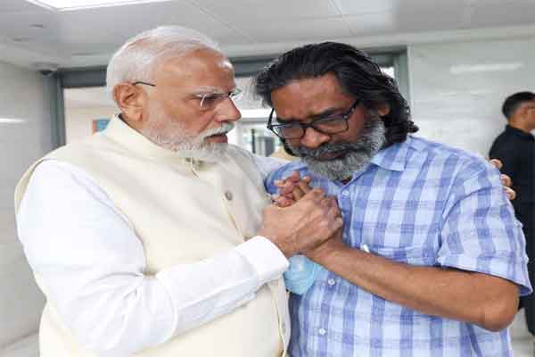 दिशोम गुरु को पीएम मोदी ने दी श्रद्धांजलि, हेमंत सोरेन को दी हिम्मत