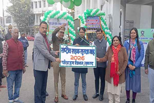 लातेहार : नशामुक्त भारत अभियान के तहत प्रभातफेरी निकाली गयी