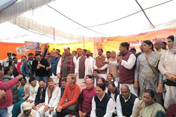 प्रदेश कांग्रेस का मनरेगा बचाओ संग्राम का आगाज,  मोरहाबादी से लोकभवन तक पैदल मार्च