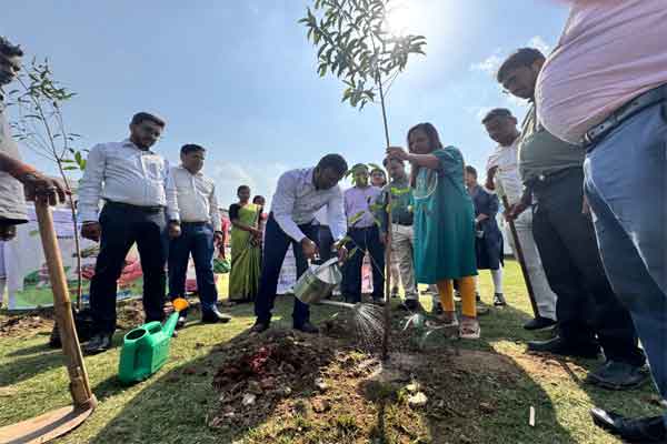 नगर ने पर्यावरण दिवस पर लगाए हजारों पौधे और बांटे कपड़े के थैले