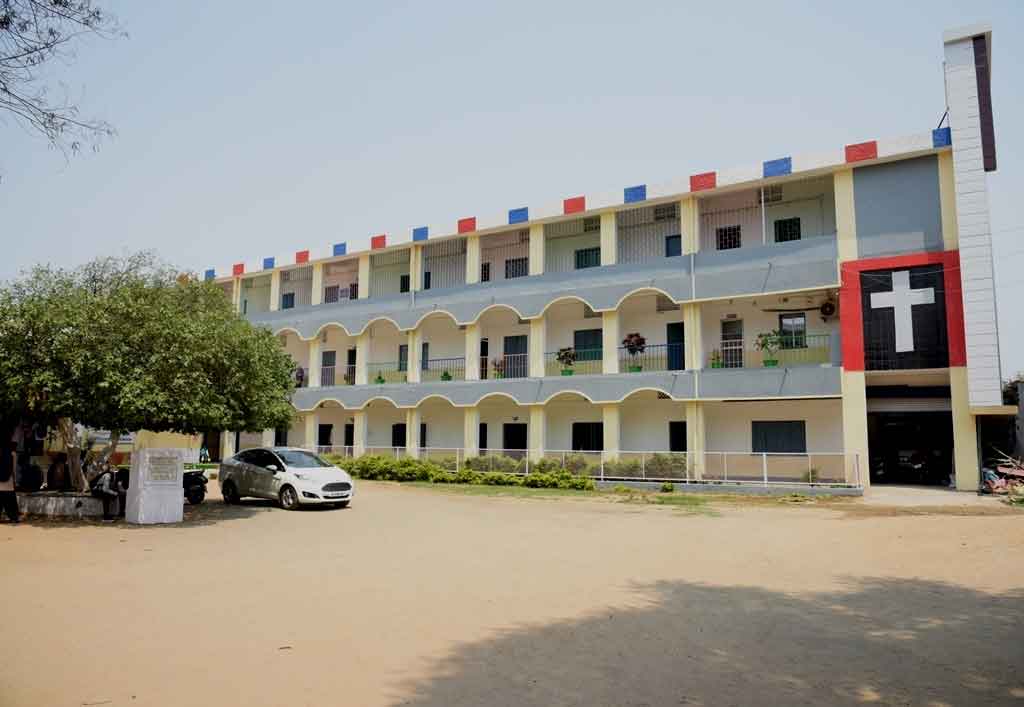 नेत्रहीन सुबोदित व ऐनी मेरी होरो बने प्रेरणा: इंटर आर्ट्स में पाए 417 व 343 अंक