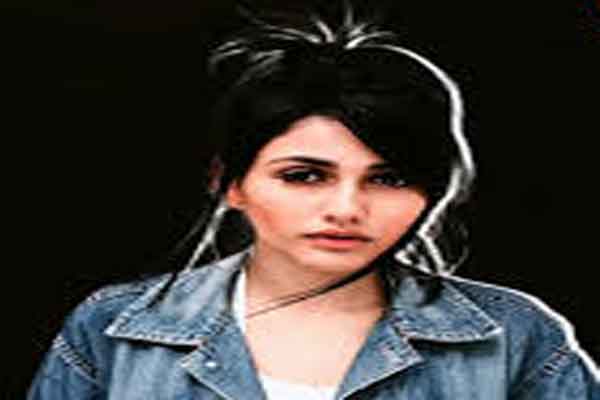 ब्राजिलियन मॉडल ने कहा - लोगों को ठगने के लिए मुझे भारतीय दिखा रहे, कैसा पागलपन है!