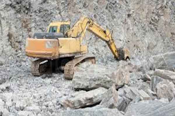 पलामू : ग्रामीणों के आरोपों पर कार्रवाई नहीं, फेयर माइंस की शिकायत पर प्राथमिकी