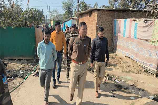 भाई-बहन लापता मामला: SSP पहुंचे बच्चे के घर, परिवार से मिले, जल्द बरामदगी का आश्वासन