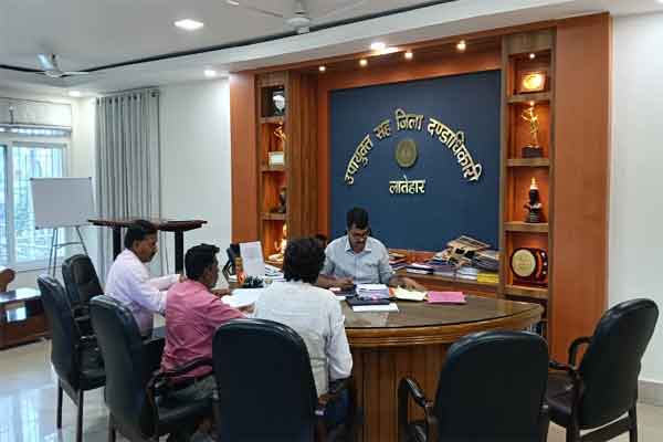 लातेहार: उपायुक्‍त ने जिले में निर्बाध बिजली आपूर्ति का दिया निर्देश