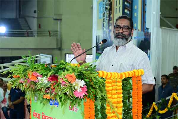 CM ने मेधा मिल्क पाउडर प्लांट का किया शिलान्यासः कहा - जब धोनी खेती कर सकते हैं तो हम क्यों नहीं