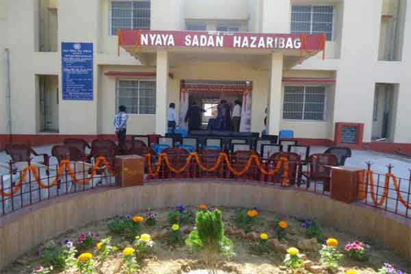 IAS विनय चौबे से जुड़े हजारीबाग मामले में ACB ने जमा की केस डायरी