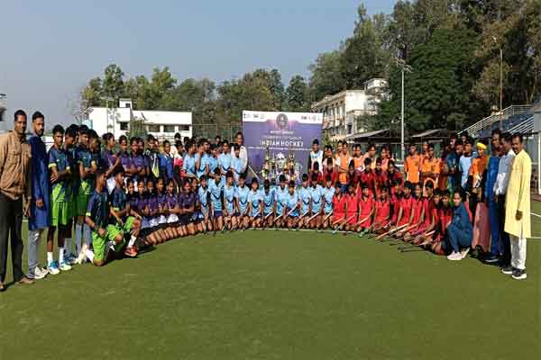 हॉकी के 100 साल पूरे होने पर सिमडेगा में महिला और पुरुष प्रदर्शनी मैच का आयोजन