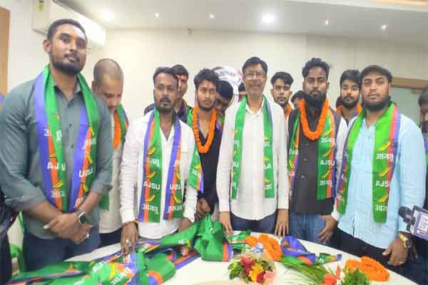 पूर्व मंत्री रामचंद्र सहिस का बॉडीगार्ड क्लोज, बिदका आजसू