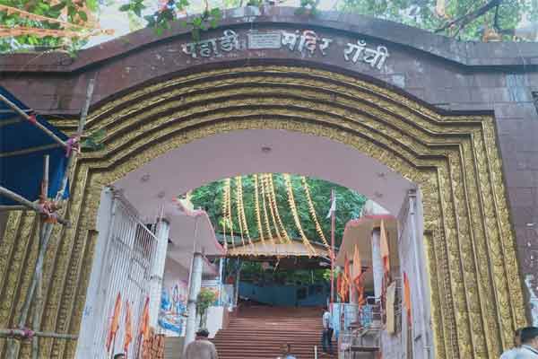 सावन से पहले पहाड़ी मंदिर का सौंदर्यीकरण अंतिम चरण में, बदली तस्वीर