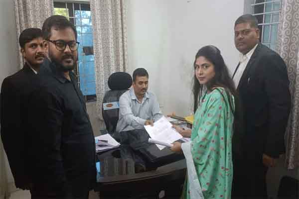 राहुल गांधी की छवि धूमिल करने वाले के खिलाफ FIR