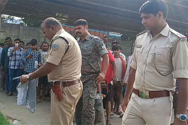 धनबाद : बरमसिया FCI लोडिंग पॉइंट पर फायरिंग,ट्रक ड्राइवर घायल, पिस्टल बरामद