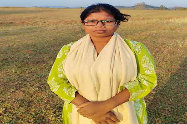 क़ाबिल-ए-तारीफ़...5 की उम्र में बच्चा पालने दिल्ली गई, किताबों के प्रेम ने PHD तक पहुंचाया