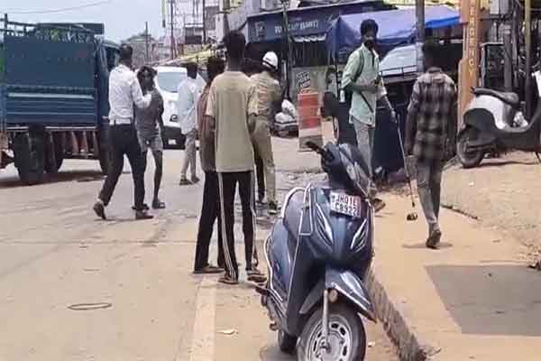 रांची: ट्रैफिक पुलिस और टेंपो चालक में  जमकर हुई मारपीट, वीडियो  वायरल