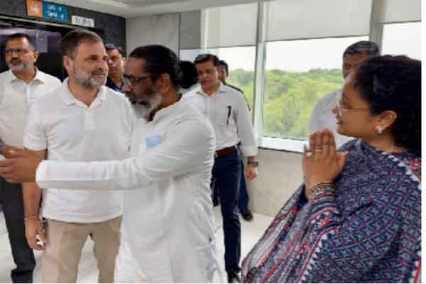 राहुल गांधी पहुंचे गंगाराम अस्पताल,  शिबू सोरेन के स्वास्थ्य की जानकारी ली