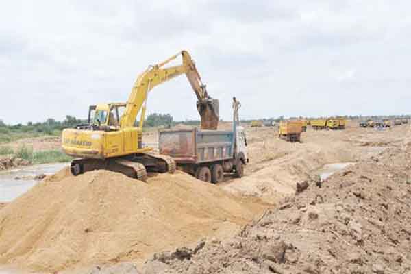 बालू का अवैध खनन करने वालों और थाना प्रभारी के बीच है मिलीभगत