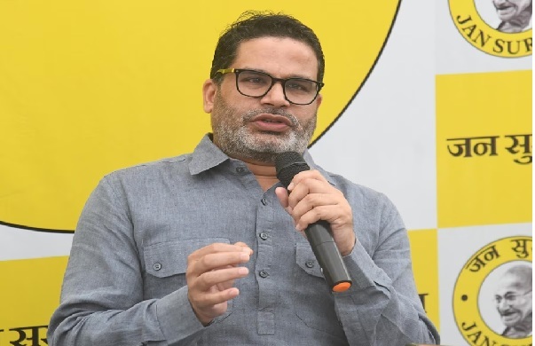 तेजस्वी के वादे पर पीके हमलावर, कहा-या तो वे खुद मूर्ख हैं या बिहार को बना रहे हैं