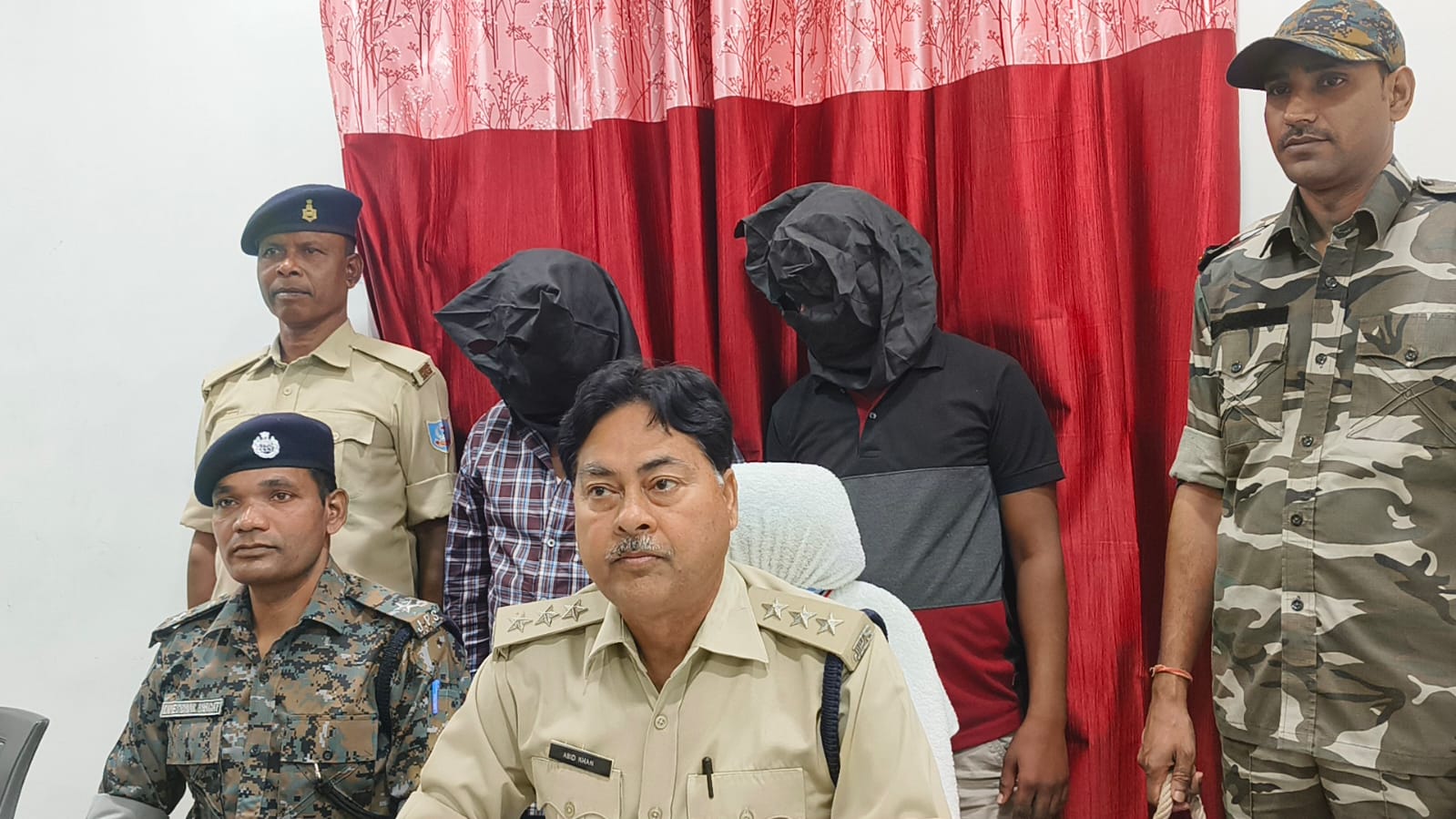 गिरिडीह :  मातृत्व लाभ दिलाने के नाम पर ठगी करने वाले दो साइबर अपराधी गिरफ्तार