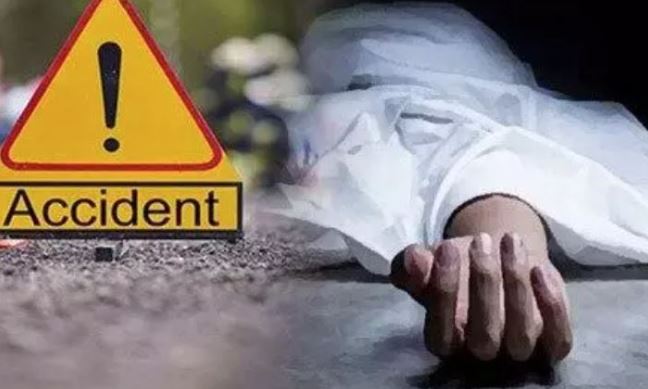 जमशेदपुर: खड़े ट्रक में घुसी स्कूटी, एक ही परिवार के 3 की मौत, एक घायल