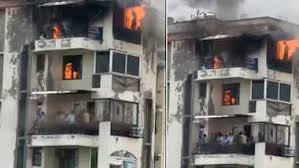 दिल्ली :  द्वारका में अपार्टमेंट की सातवीं मंजिल पर लगी आग, पिता व दो बच्चों की मौत, पत्नी व बेटे की बची जान
