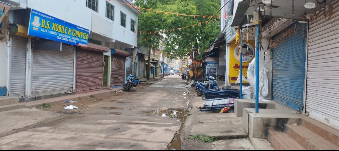 नक्सली बंद का पश्चिमी सिंहभूम में मिलाजुला असर,  नक्सल प्रभावित क्षेत्रों में बंद रहीं दुकानें